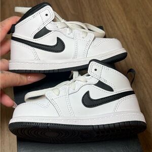 Nike Jordan 1 Toddler Black and White Mid-Top Sneakers